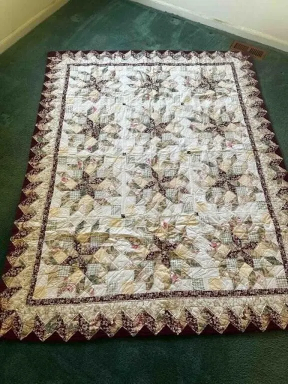 Quilt 64"x82" machined pieced, hand quilted
