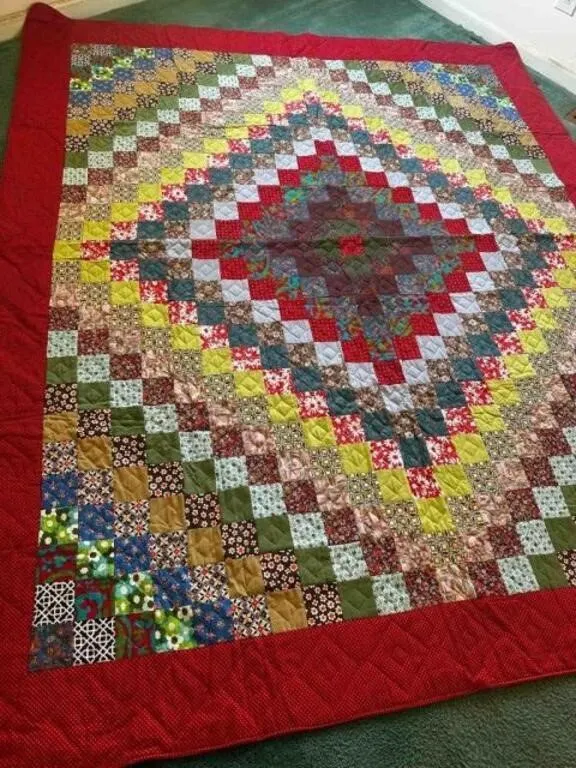 Quilt 84"x95" machined pieced, hand quilted