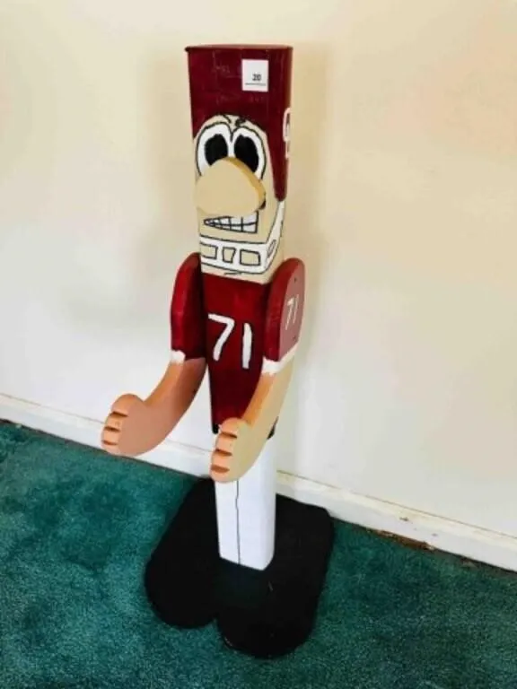 32" porch D�cor Wood OU Football Player