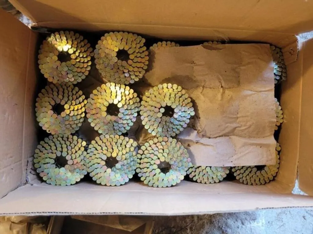1 1/4 Roofing Coiled Nails,almost full box