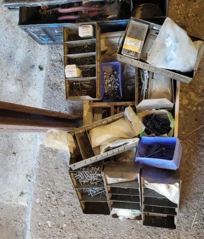 Various Screws in Containers incl Tapcons & More
