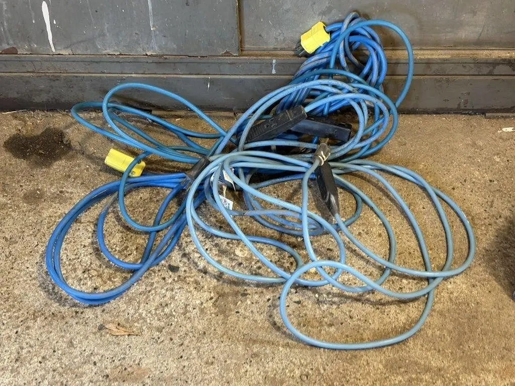 2 Extension Cords