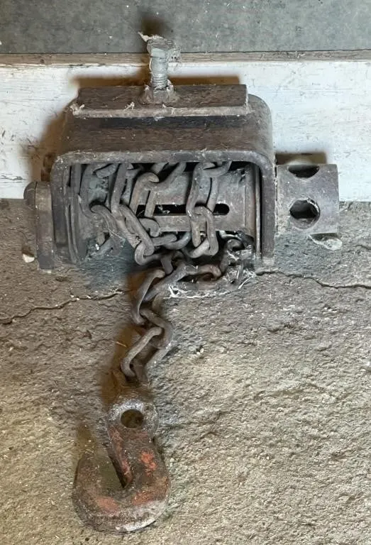 Vintage drop pulley.