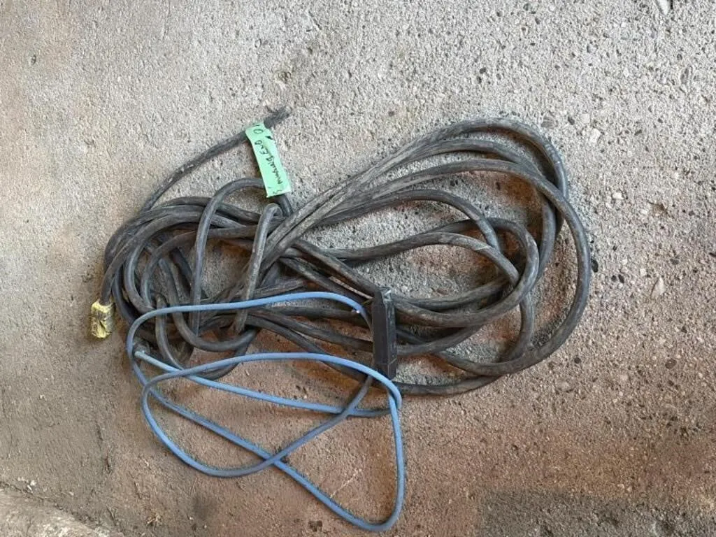 10� Extension Cord but missing end