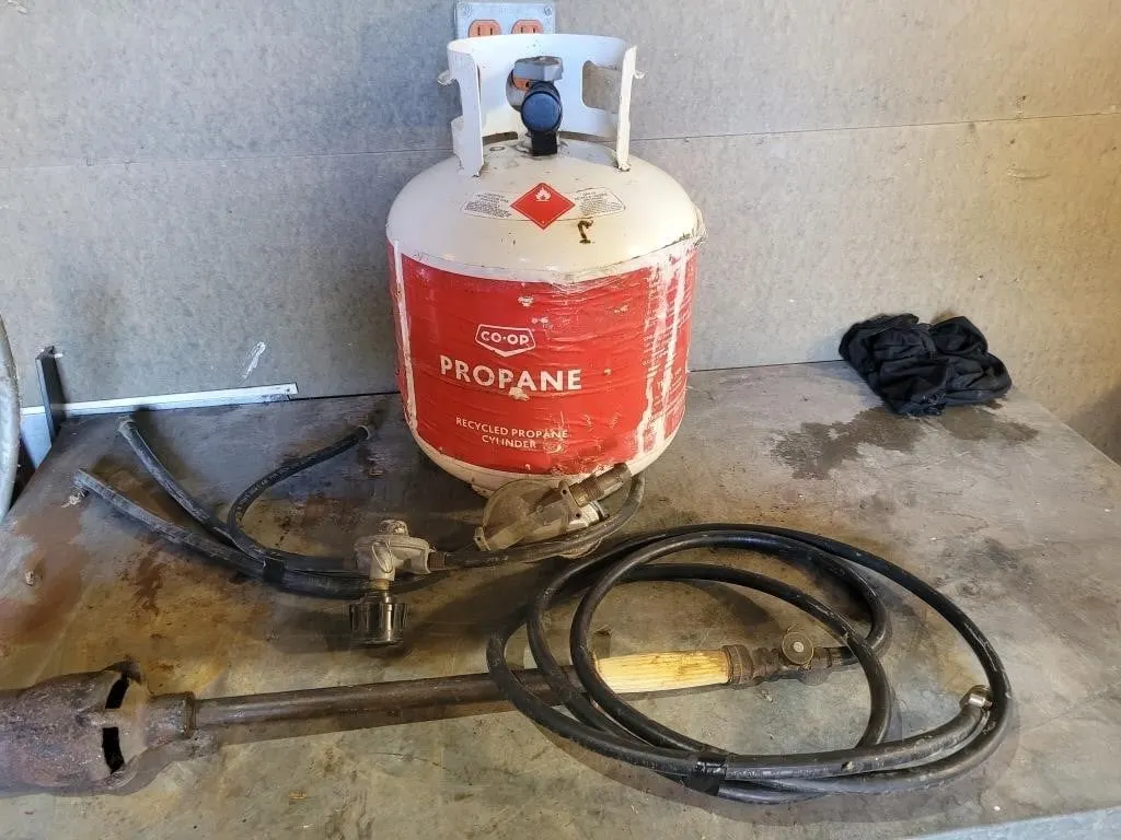 Tiger Torch with 20 Pound Propane tank