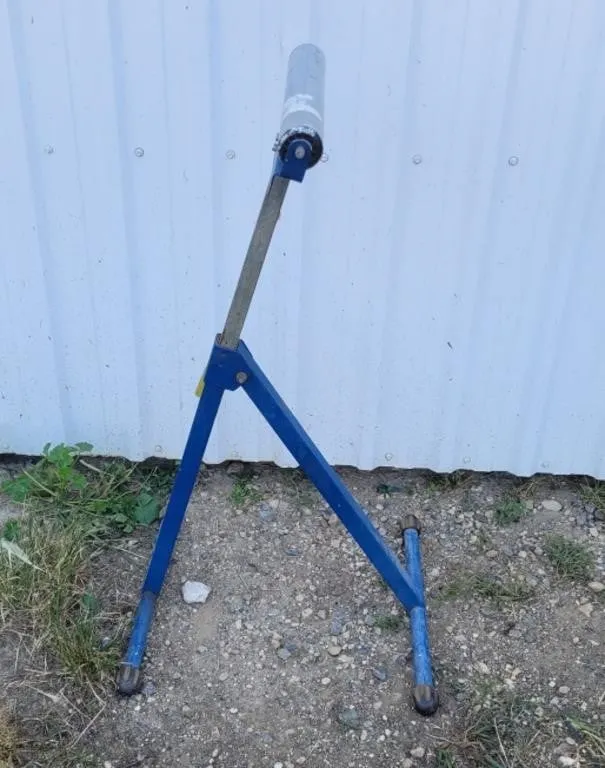 24"-36" Adjustable Roller Stand