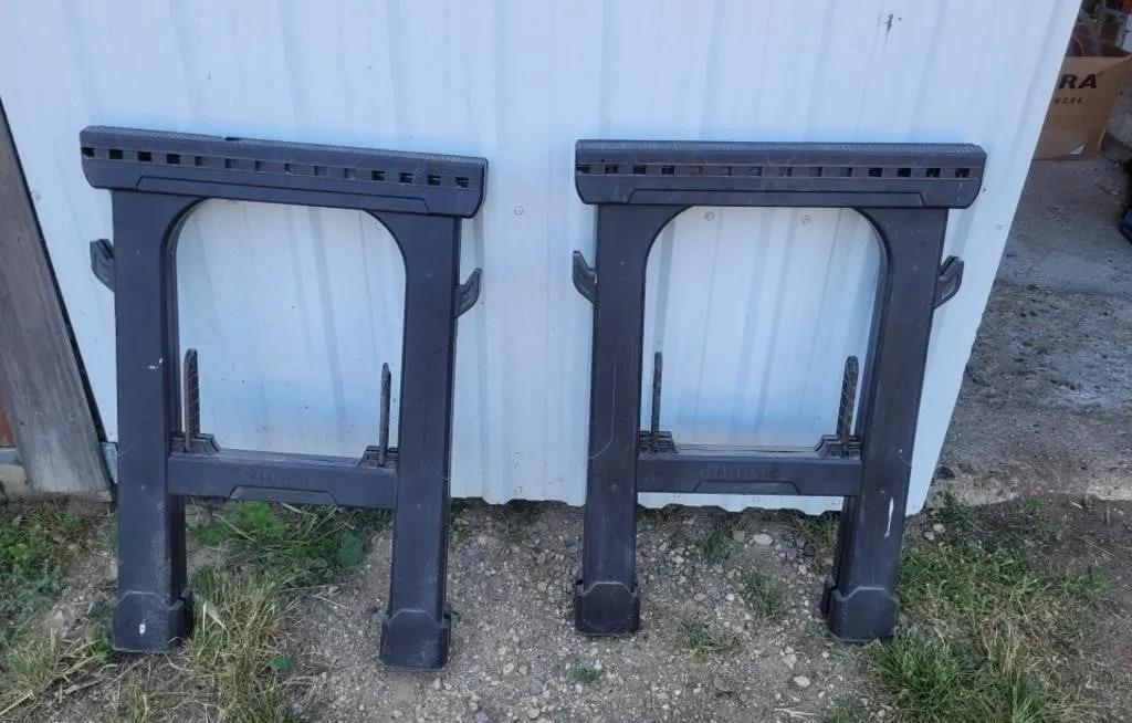 23"�32" Plastic Folding Sawhorses one has