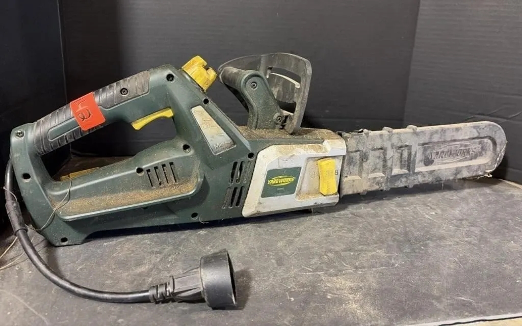 Yardworks Electric Chainsaw with extra saw blade