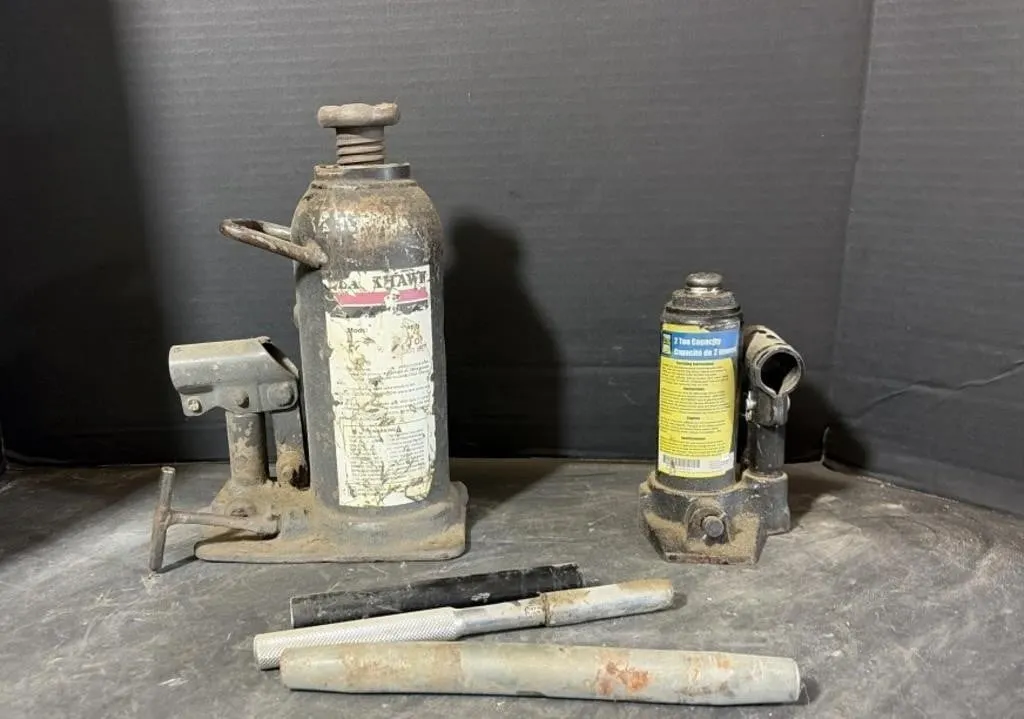 2 Bottle Jacks