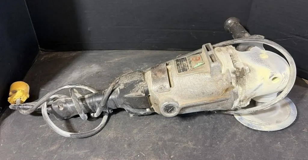 Black & Decker 180mm/230mm Heavy Duty Angle