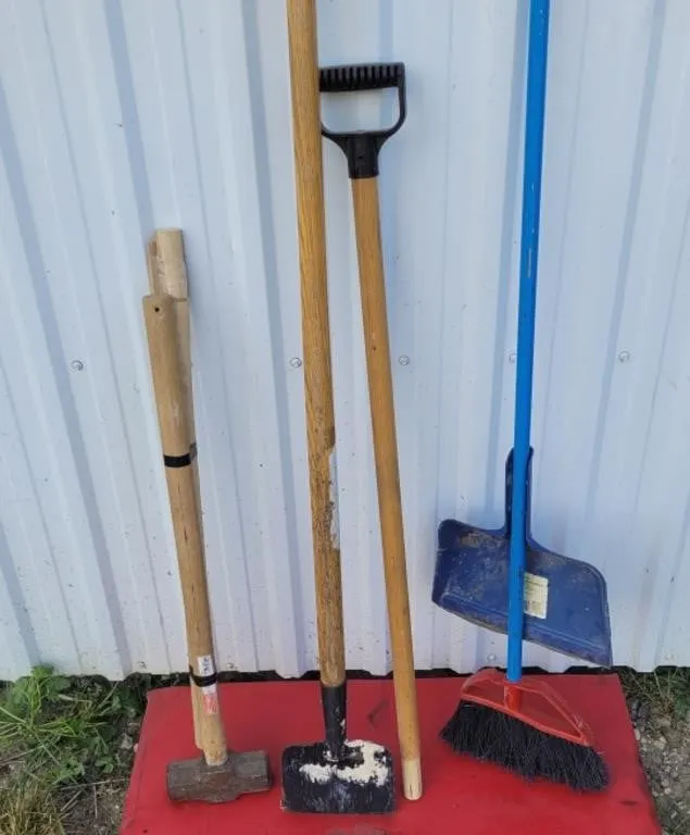 8 pound Sledge with spare new handle, Ice