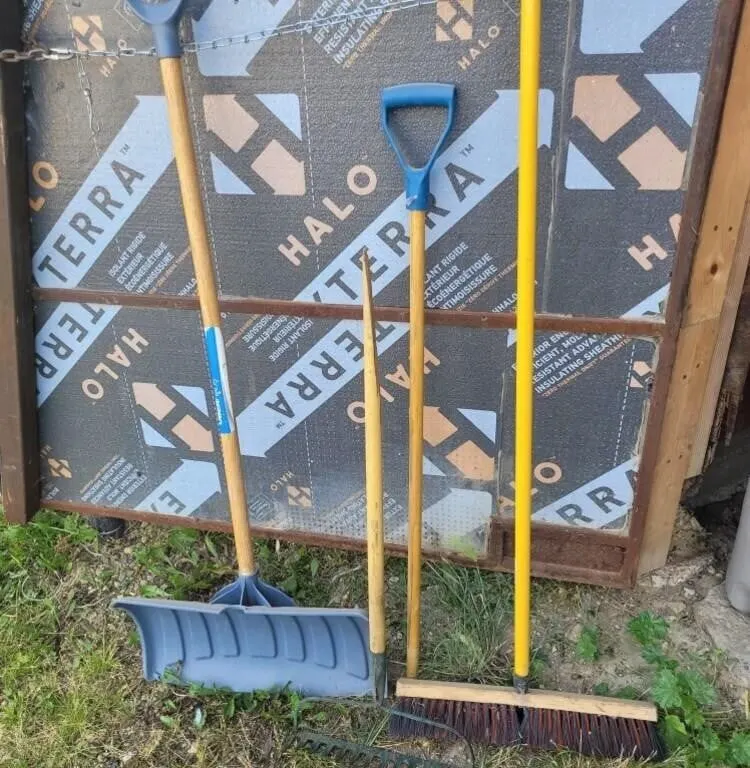 Snow Push Shovel, Rake (broken handle)