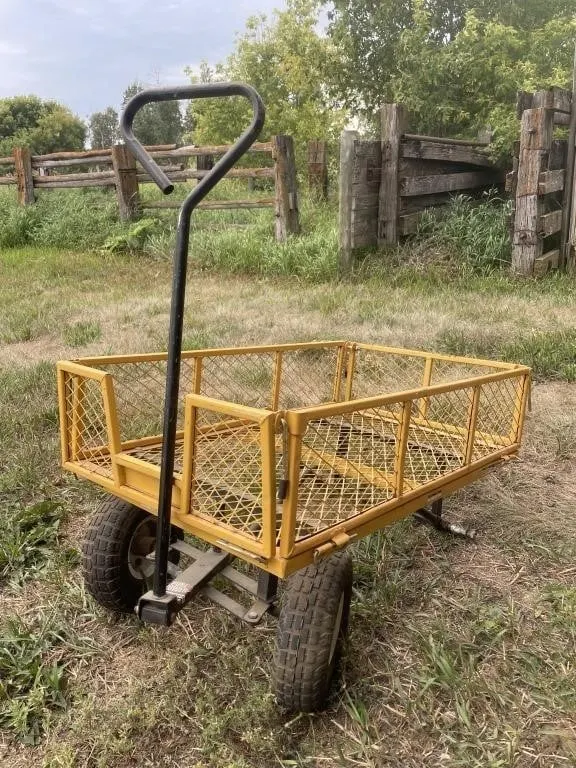 Utility garden cart. Rear wheels are in the