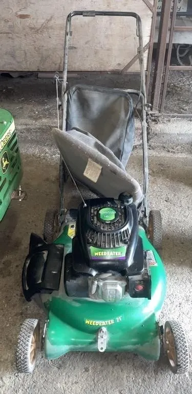 Weed Eater push lawn mower with a 140cc OHV550
