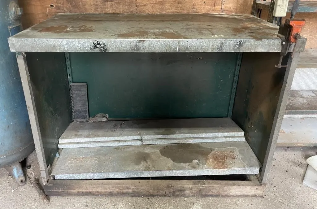Work bench with small vise. Approx. 48� x 27� x