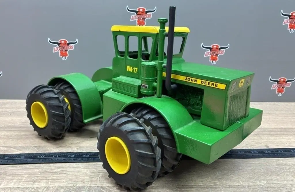 1:16 Cast Aluminum John Deere WA-17 Tractor.