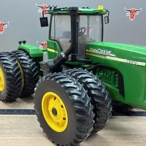 1:16 John Deere 9520 Radio Controlled Tractor.