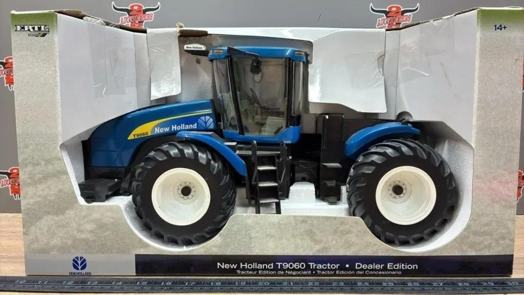 1:16 ERTL Britains New Holland T9060 Tractor.