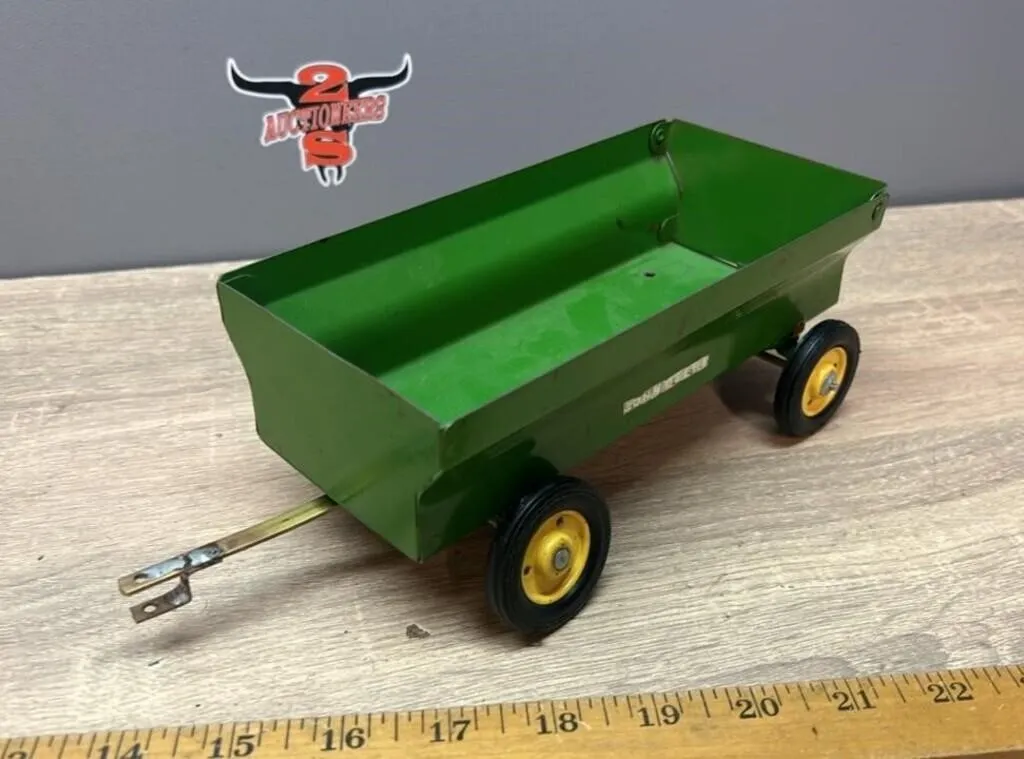 ERTL John Deere Farm Wagon. Has some