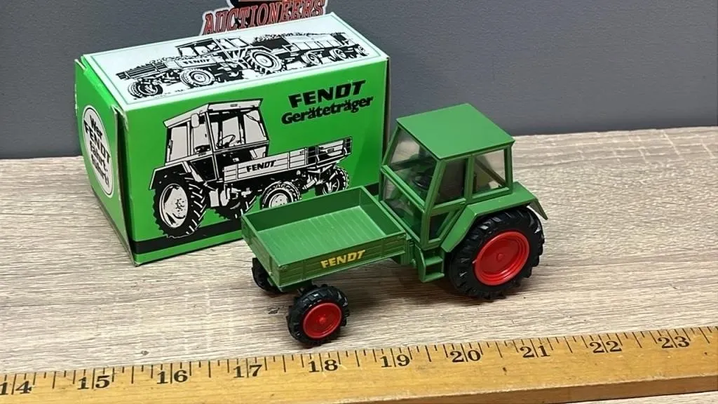 1:64 FENDT Geratetrger Tractor