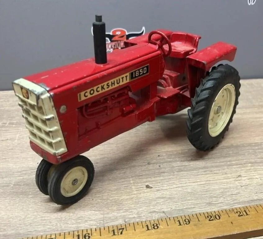 ERTL 1:16 Cockshutt 1850 Narrow Front Tractor