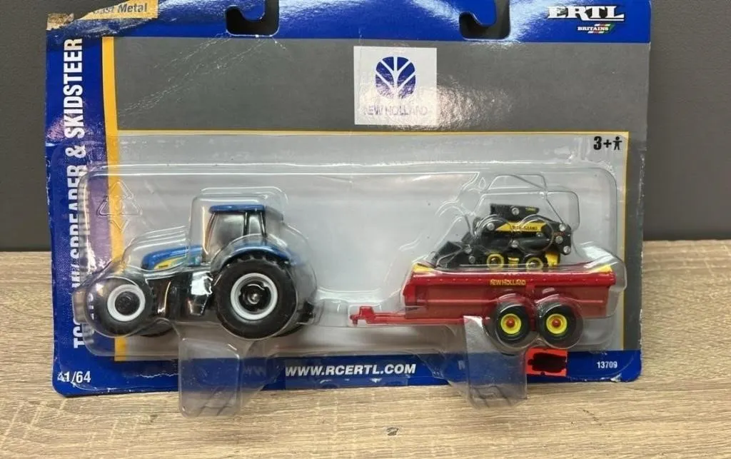 ERTL Britains 1:64 New Holland TG215 w/Spreader