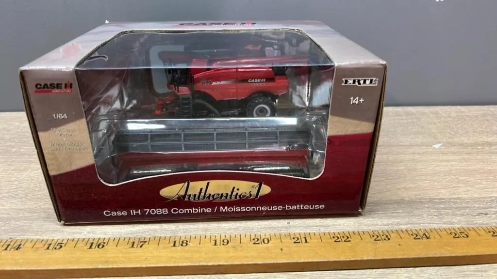 ERTL 1:64 CaseIH Model 7088 Combine w/Tracks
