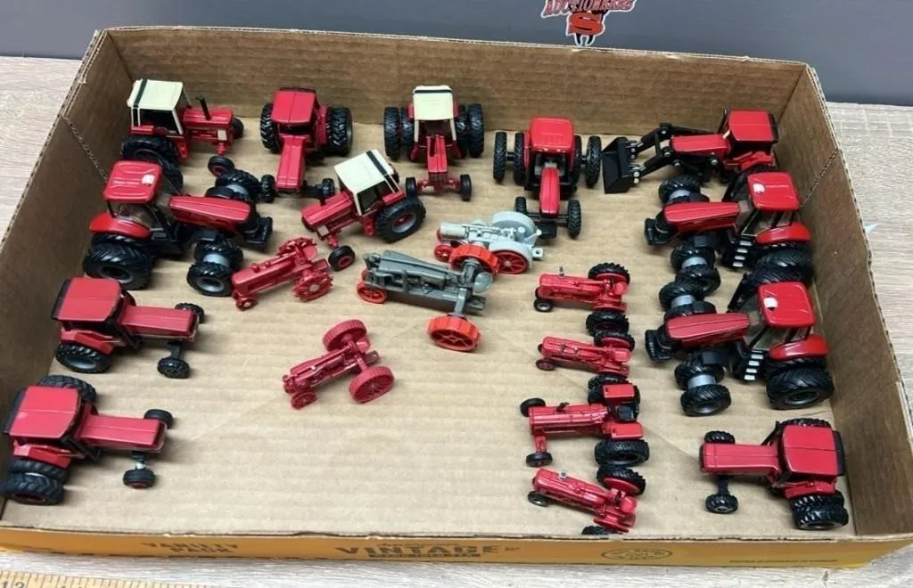 Tray w/20 Small Tractors