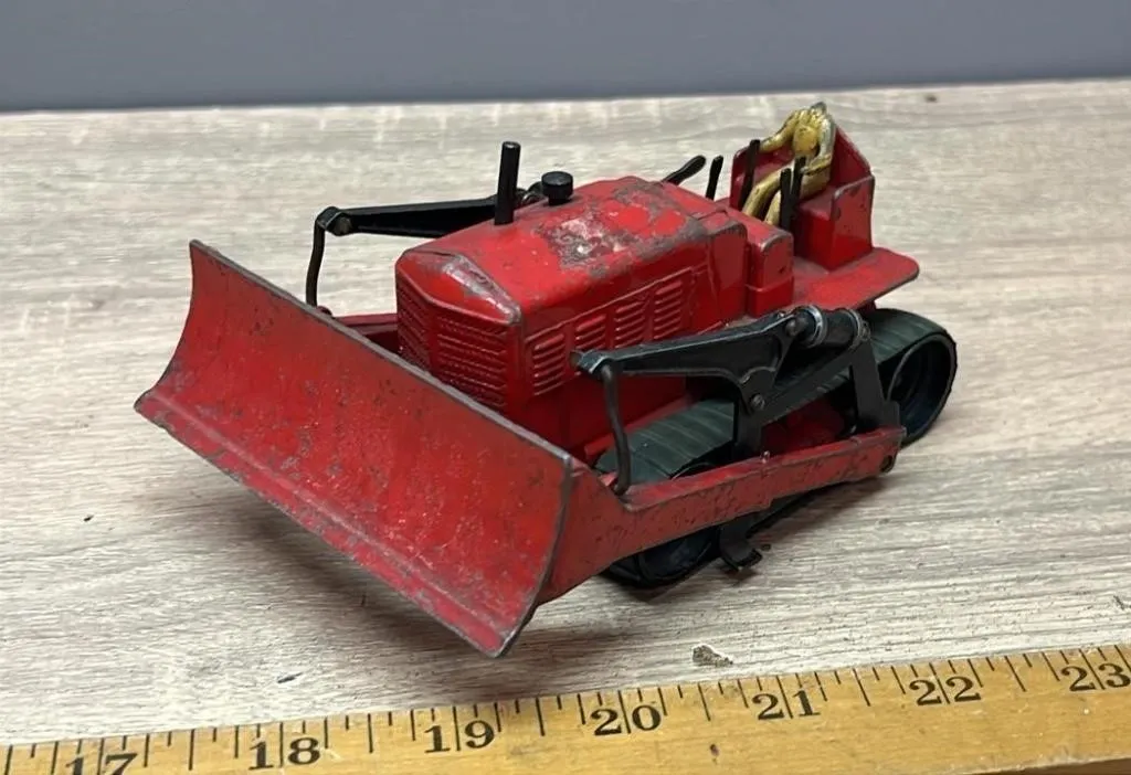 Dinky Super Toys Knox Dozer. One track is