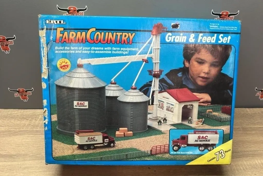 ERTL Farm Country Grain and Feed Set. Bottom Box
