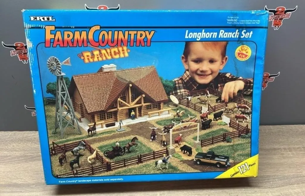 ERTL Farm Country Longhorn Ranch Set. Some Water