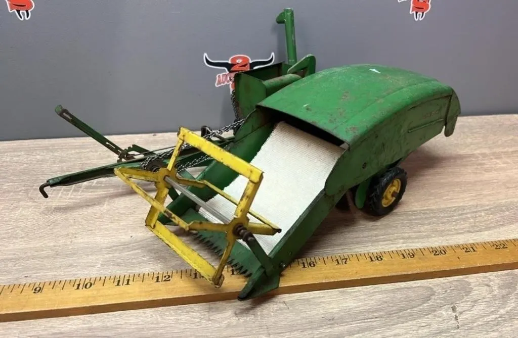 Vintage 1:16 John Deere Clipper Combine