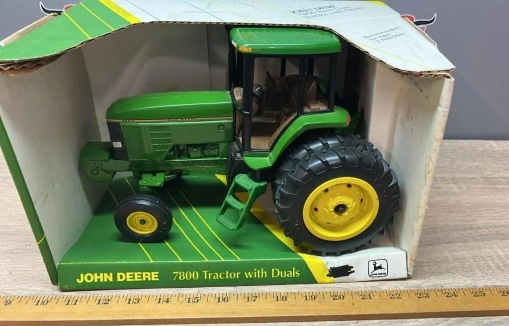 ERTL 1:16 John Deere 7800 Tractor w/Duals
