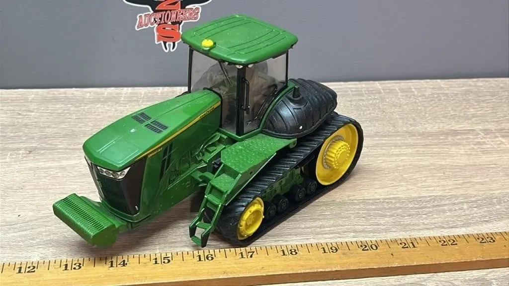 ERTL 1:32 John Deere 9560 RT Tractor