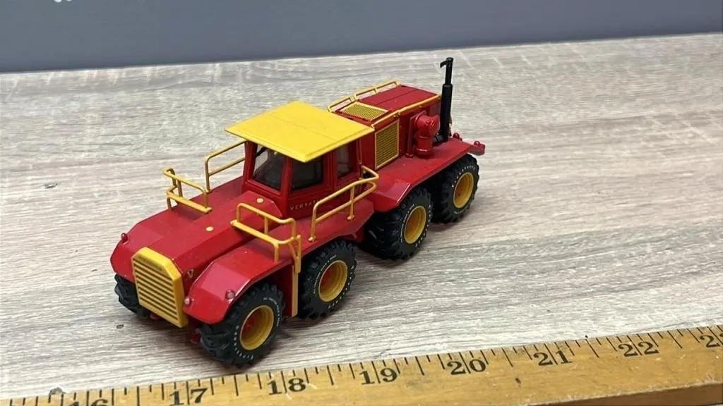 1:64 Versatile Big Roy 8 Wheel Drive Tractor