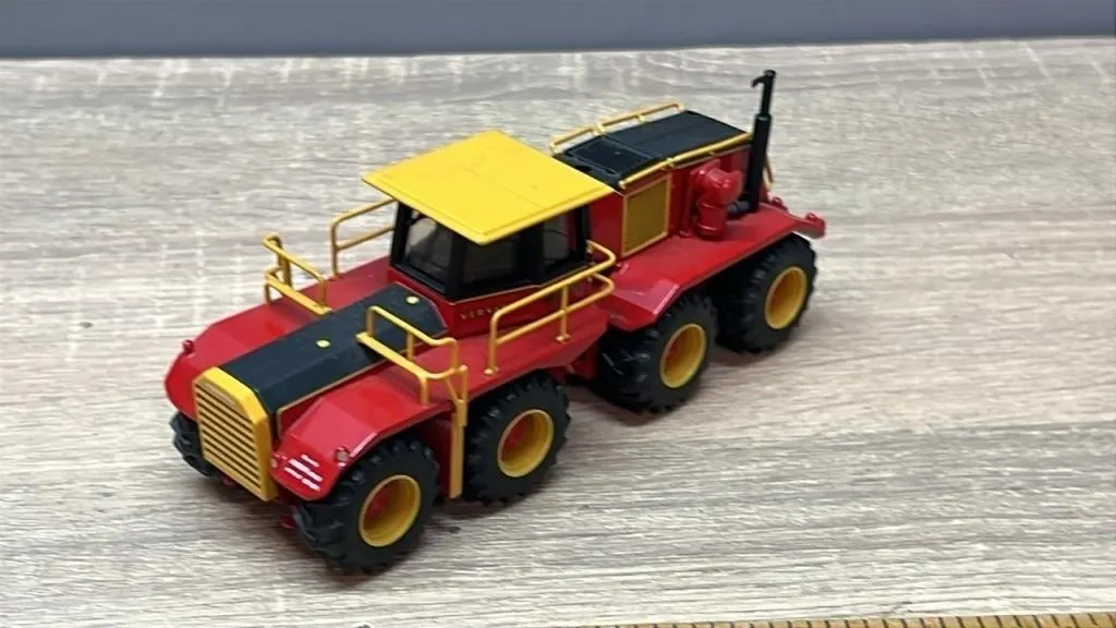 1:64 Versatile Big Roy 8 Wheel Drive Tractor