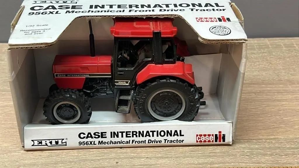 ERTL 1:32 CaseIH 956XL Tractor w/MFWD.