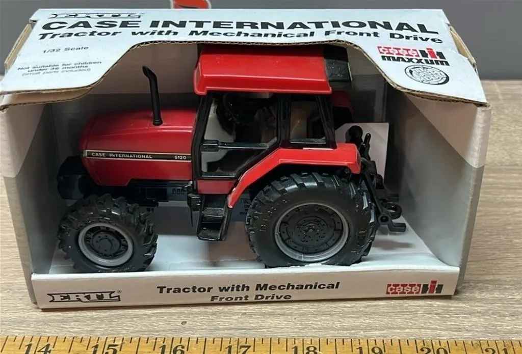 ERTL 1:32 CaseIH 5120 Tractor w/MFWD.