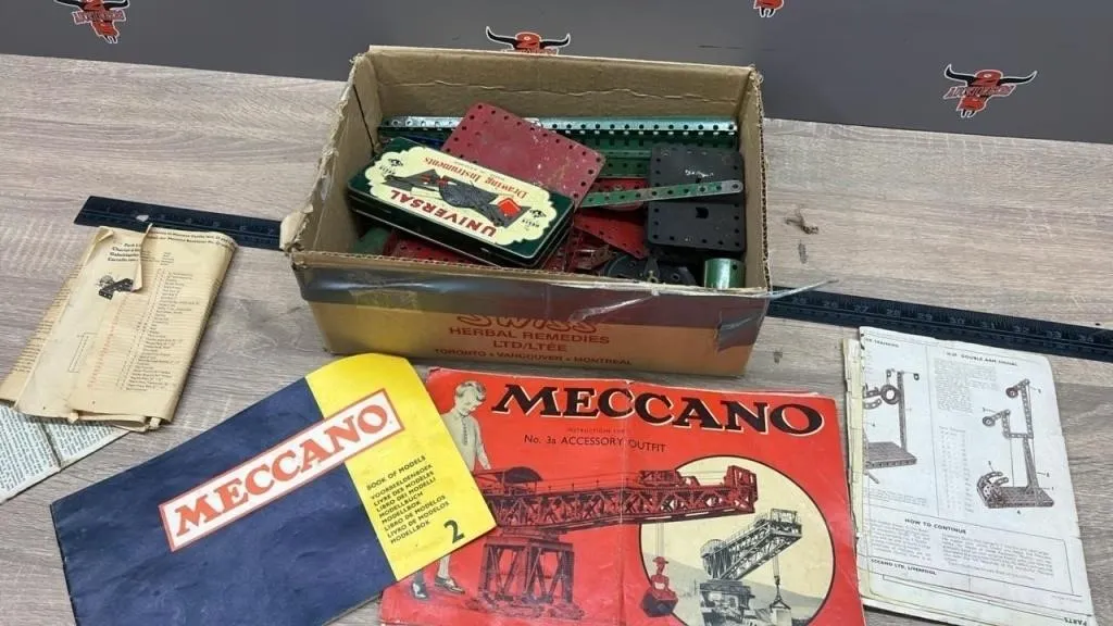 Vintage MECCANO West Booklets