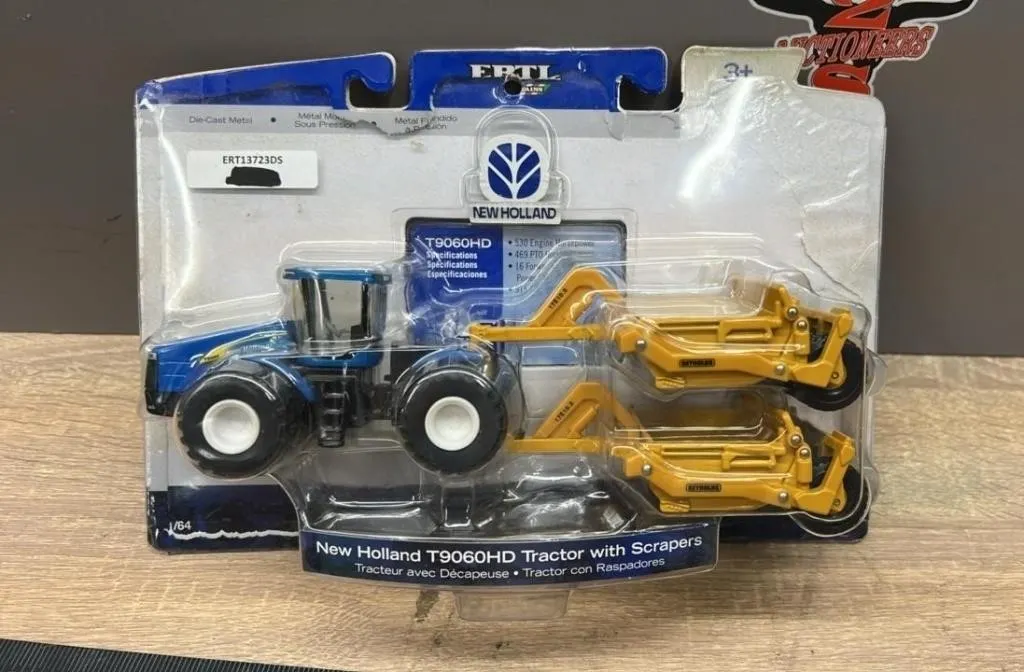 ERTL Britains 1:64 New Holland Model T9060 HD