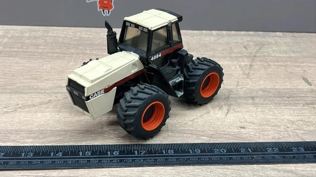 ERTL 1:32 Case Model 4894 Tractor
