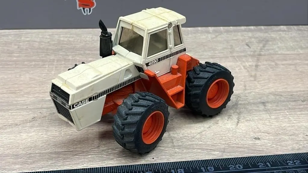 ERTL 1:32 Case Model 4890 Tractor