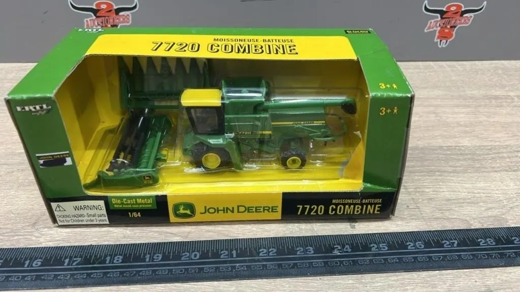 ERTL Britains 1:64 John Deere Model 7720 Combine