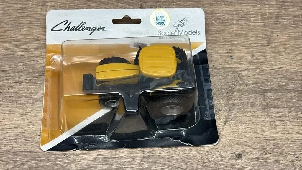 Scale Models 1:64 Challenger Model MT665C