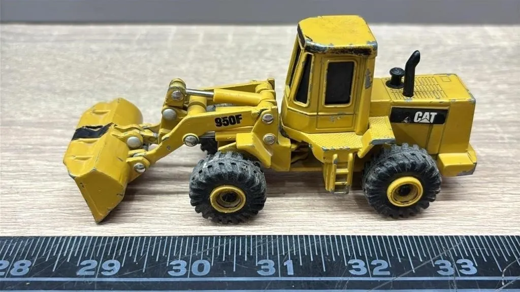 Norscot 1:50 CAT 950F Die Cast Wheel Loader.