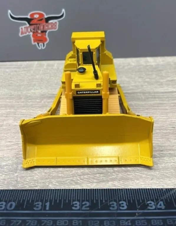 NZG 1:50 CAT D9N Die Cast Bulldozer.