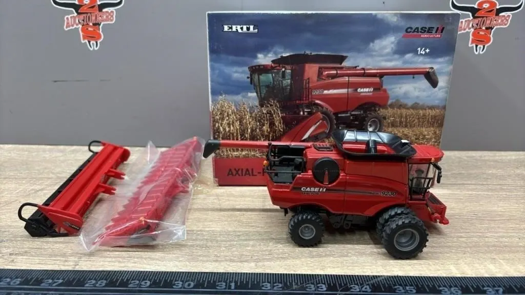 ERTL 1:64 International 9230 Die Cast 2012 Farm