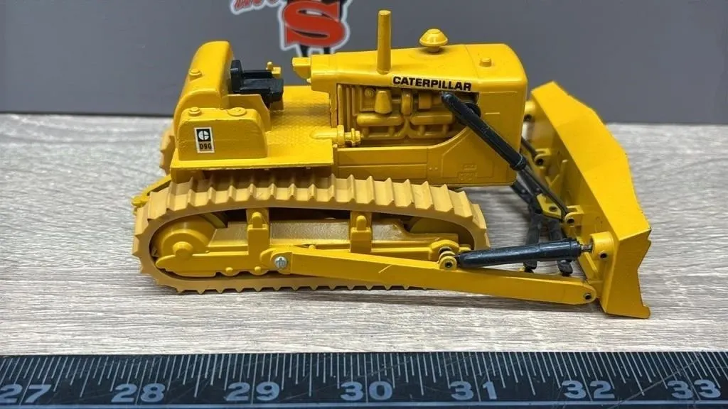 GESCHA 1:50 CAT D9G Die Cast Bulldozer.