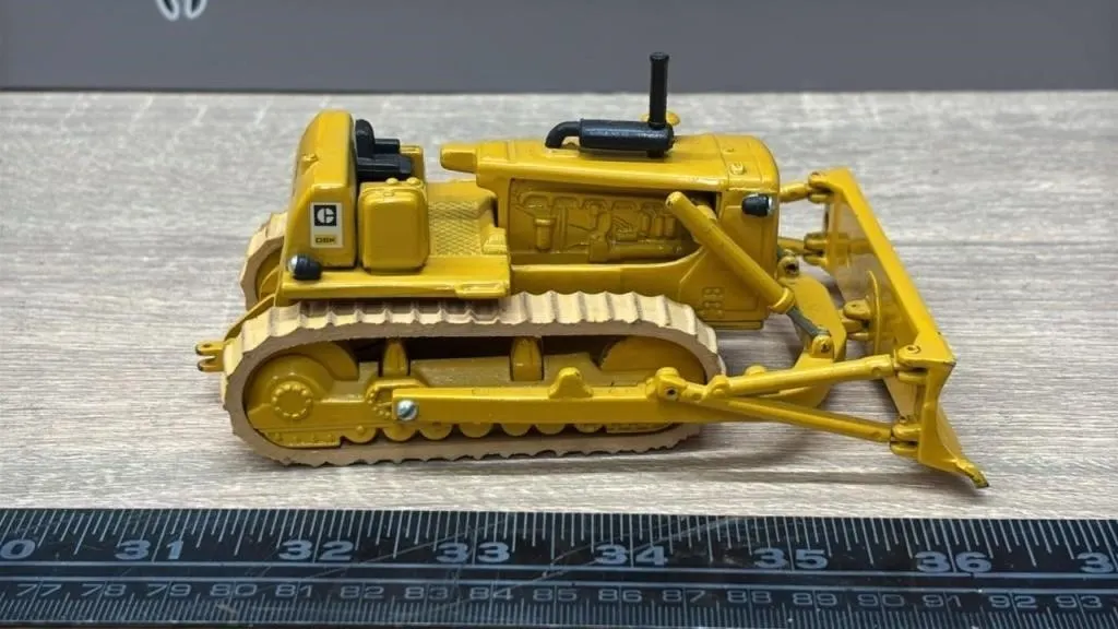 Arpra 1:50 CAT Crawler Tractor Die Cast.