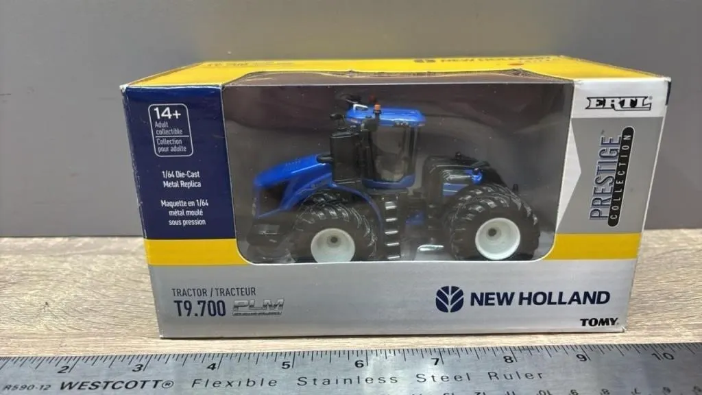 ERTL 1:64 Prestige New Holland T9 700 Die Cast